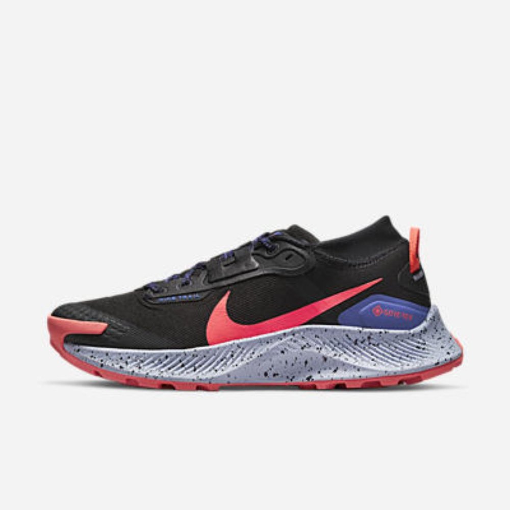 Nike Pegasus Trail 3 Goere-Tex Woman's Running Shoes    Size 9.5